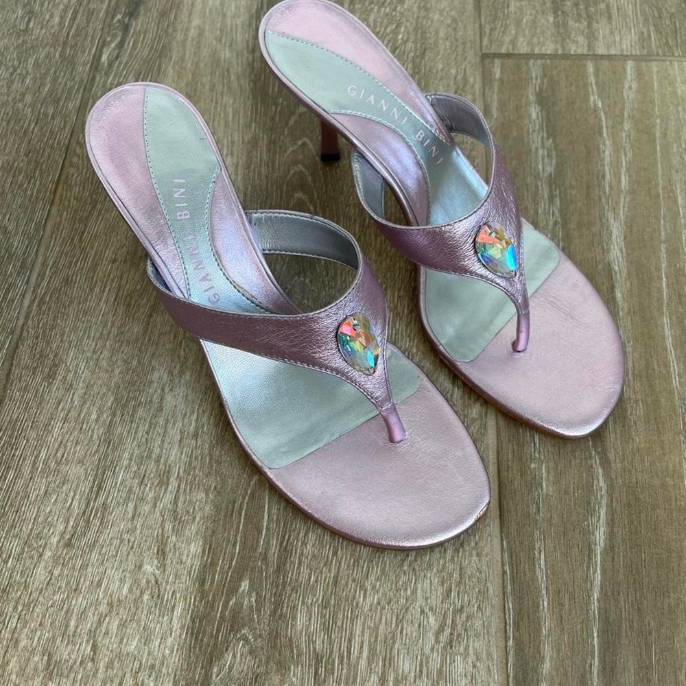 Gianni Bini Metallic Pink Rhinestone Kitten Heel Sandals Size 8M